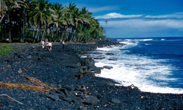 Kaimū Black Sand Beach in Kalapana (Big Island, Hawaiʻi)